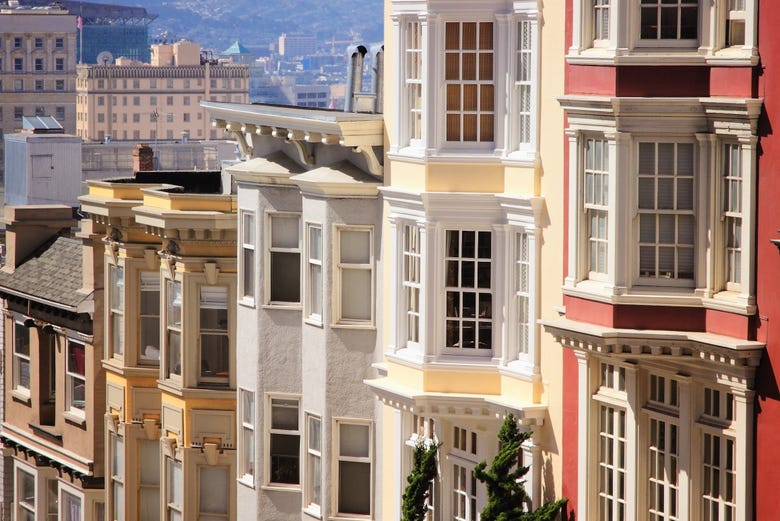 Admirando las bonitas casas de Nob Hill, en San Francisco