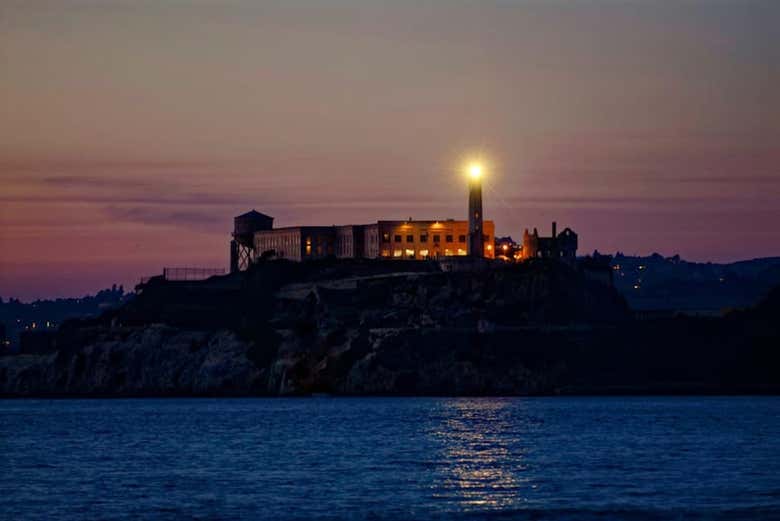 Enjoy this immersive tour of Alcatraz Island