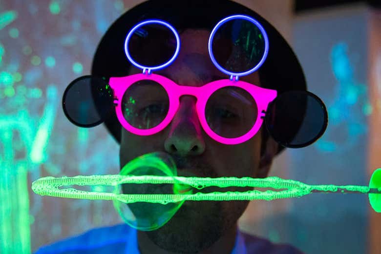 Participando en un juego interactivo