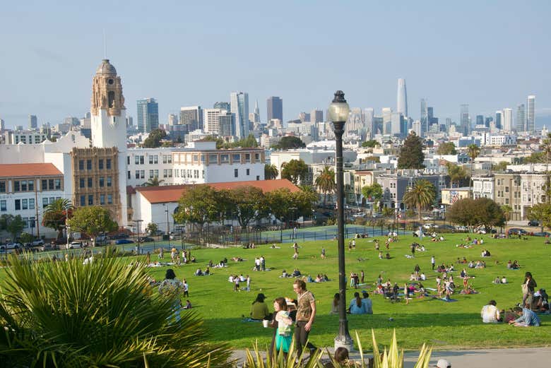 Admirando los rascacielos de San Francisco