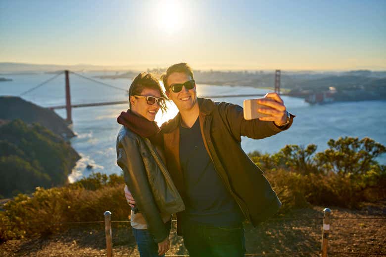 Take fantastic snapshots with the Golden Gate Bridge!