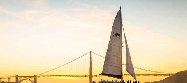 Paseo en catamarán al atardecer
