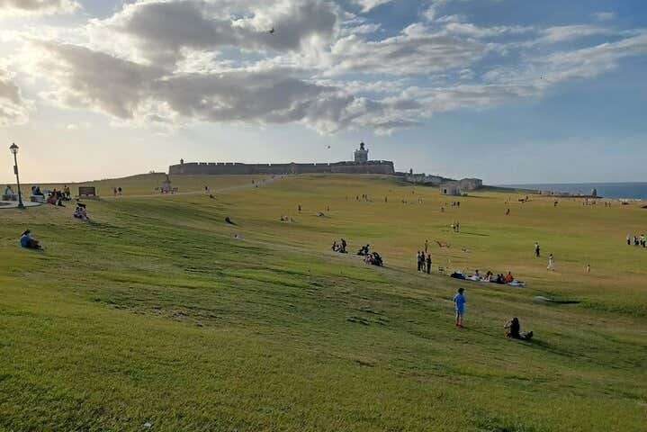 El área verde que rodea el Castillo de San Felipe
