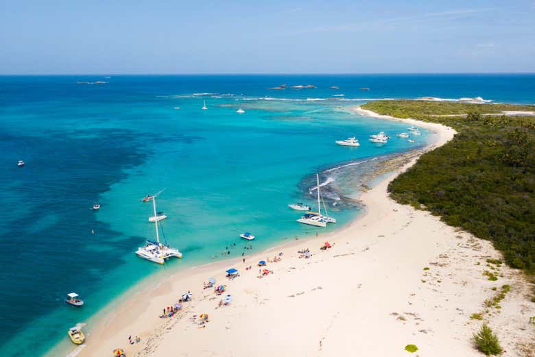 Fina arena de una playa de Icacos