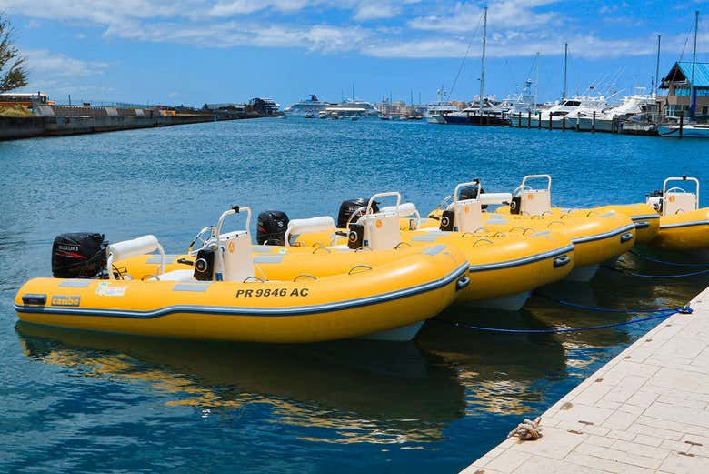 Bateau à moteur de l'expérience