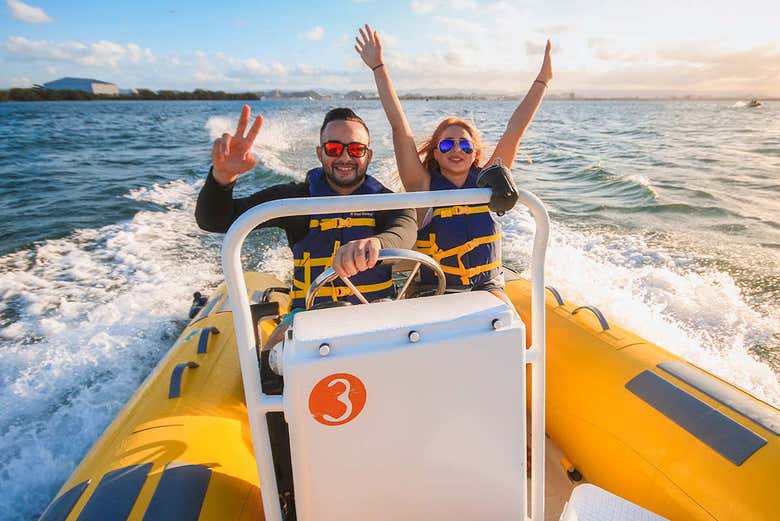Balade en bateau à moteur