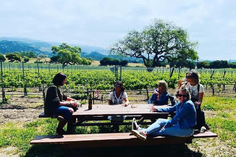 Relajándonos en la terraza de una bodega
