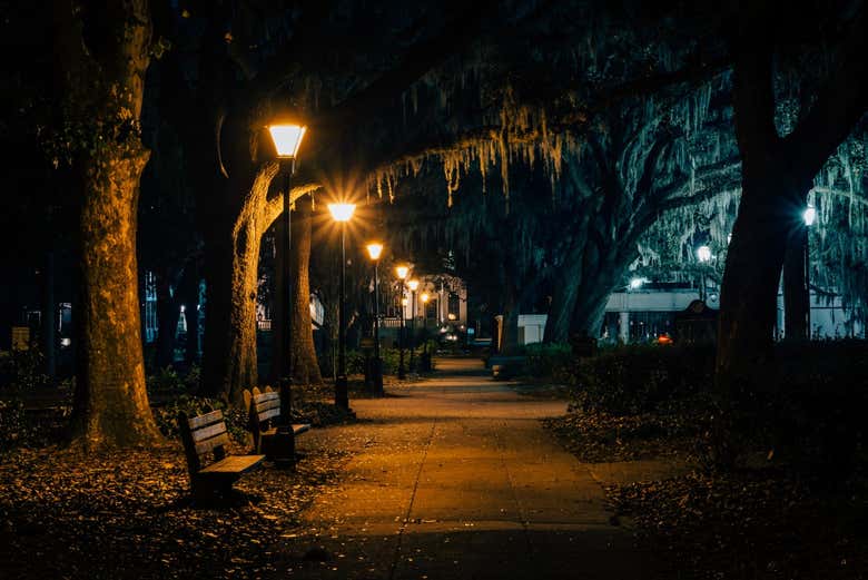 Rues de Savannah à la tombée de la nuit