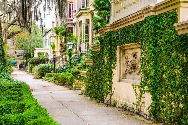 Strolling through Savannah's historic district