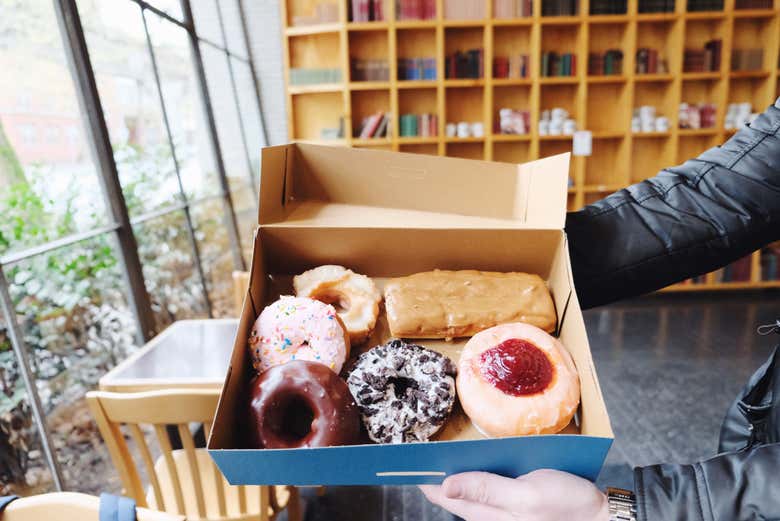 Disfrutando del tour de los dónuts por Seattle