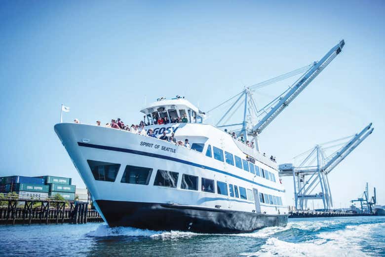 Salpando dal porto di Seattle