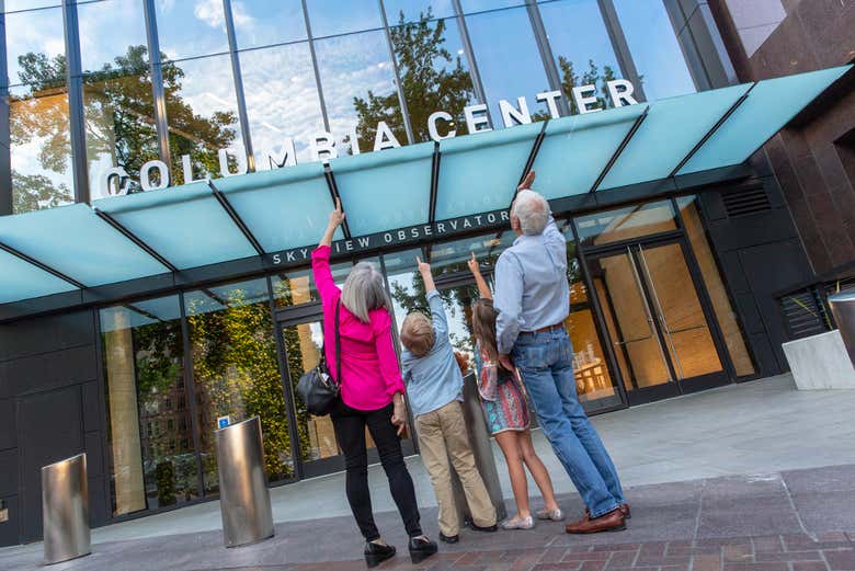 Na entrada do Columbia Center