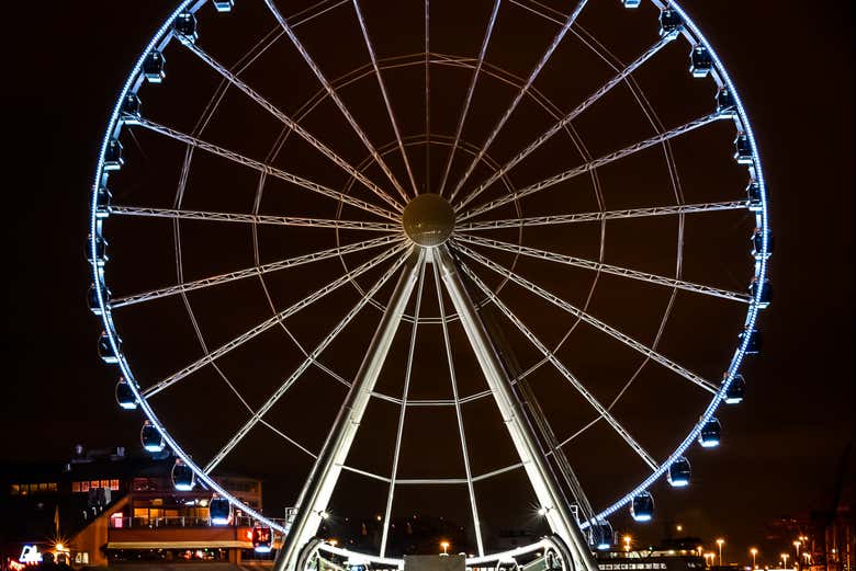 La Gran Noria de Seattle iluminada con luces LED