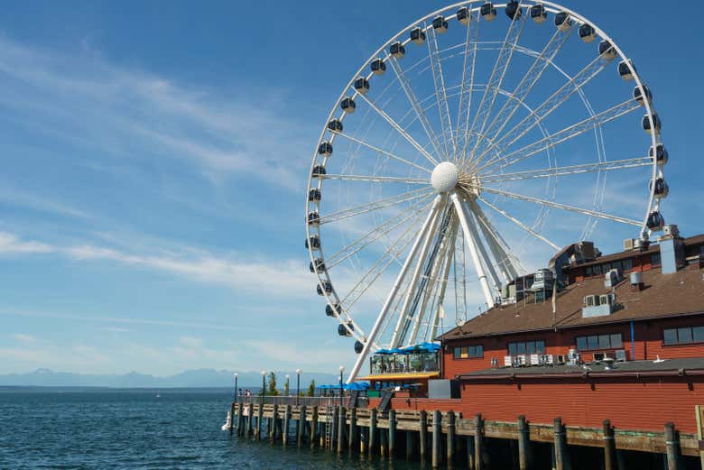 Take pictures of the Great Wheel
