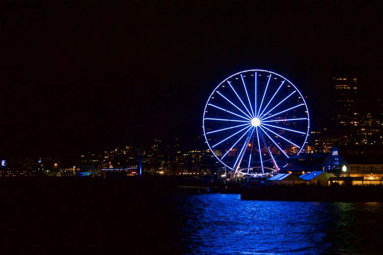 The Great Wheel illuminated at night