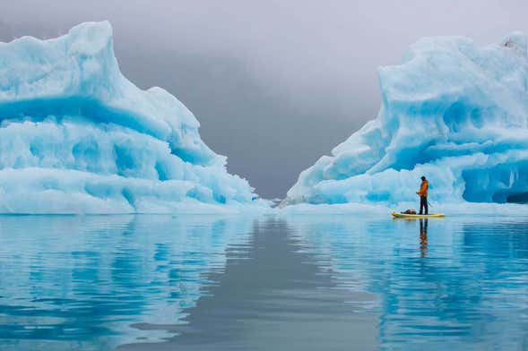 Vuelo en helicóptero + Paddleboard entre icebergs por Seward