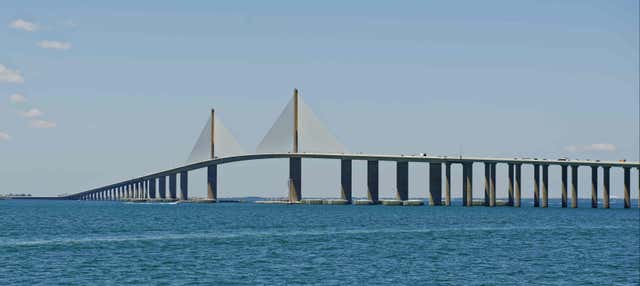 Guida di un motoscafo nella baia di Tampa