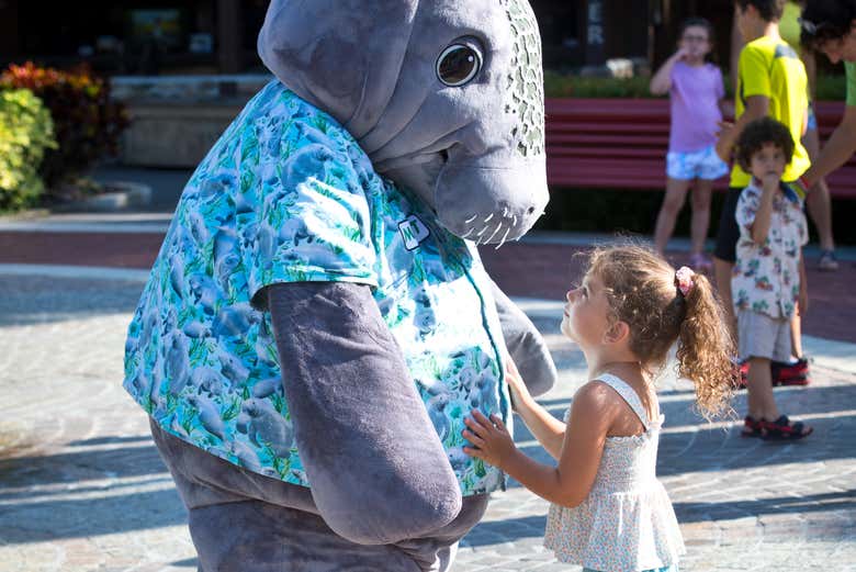 Saludando a uno de los personajes más divertidos de ZooTampa