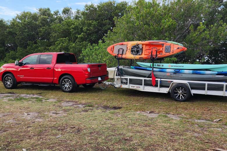 Coche que remolca los kayaks 
