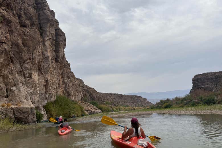 Explorando en kayak el río Grande