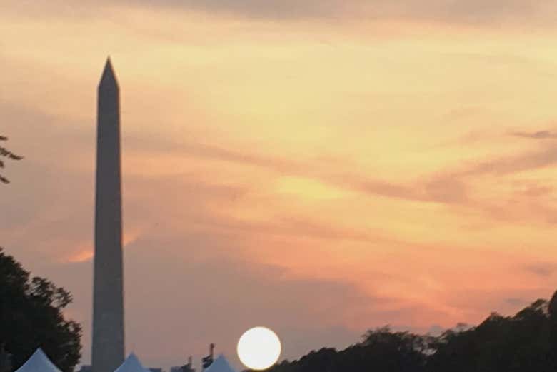 Monumento a Washington durante un atardecer