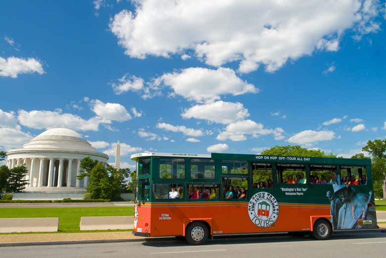 Trollyebus parcourant les rues de Washington