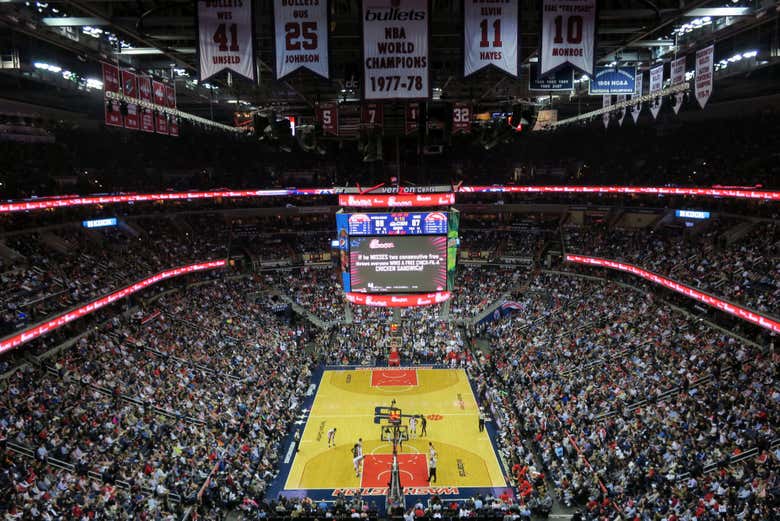 El Capital One Arena lleno en una noche de partido