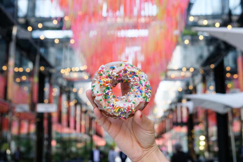 Un donut glacé coloré