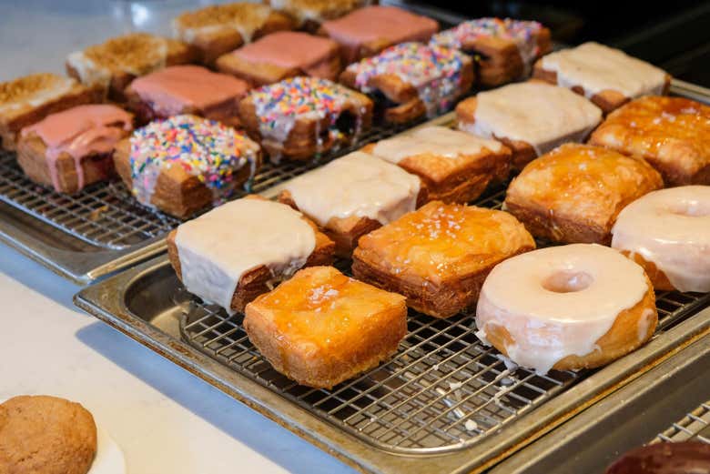 Distintas variedades de donuts, incluso cuadrados