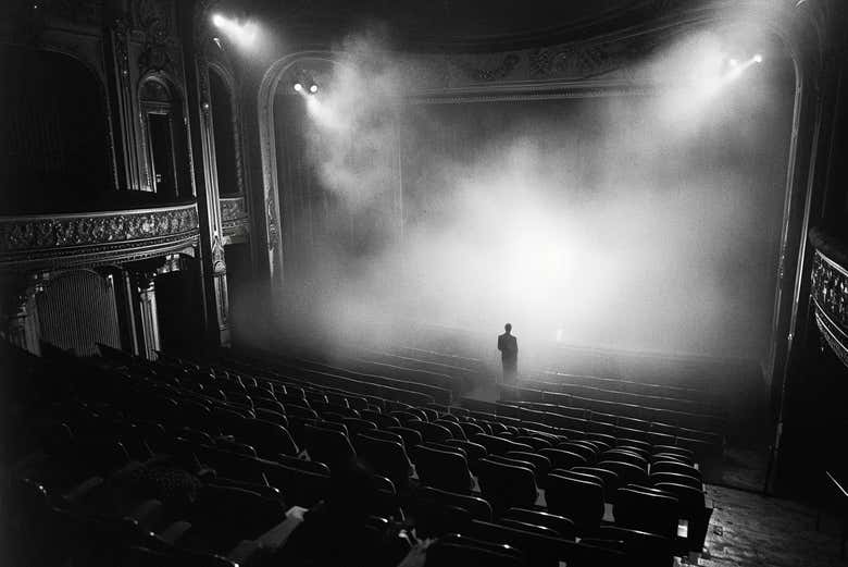 Un fantôme hante le théâtre national