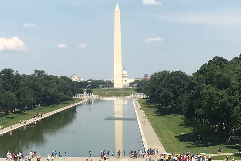 El Monumento a Washington ante el estanque del Lincoln Memorial