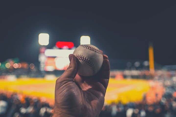 Una pelota de béisbol