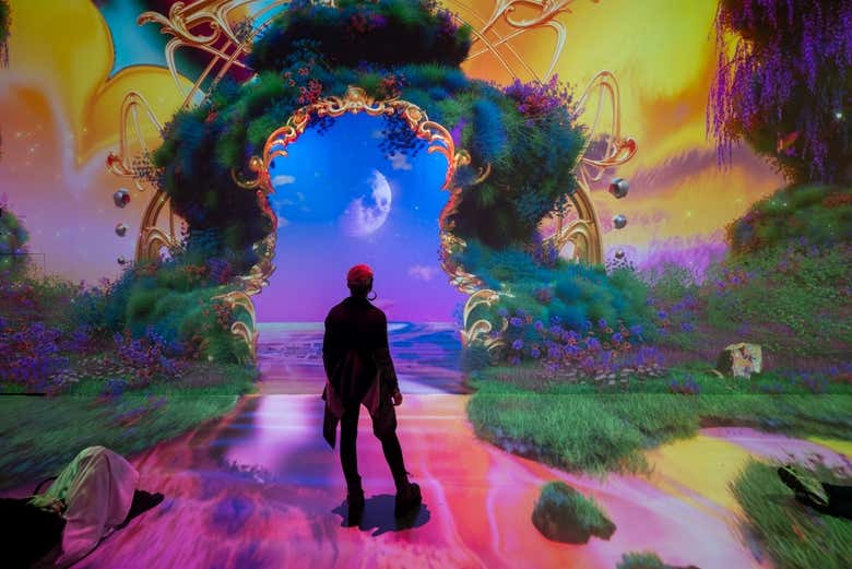 Admire the SUBMERGE exhibition