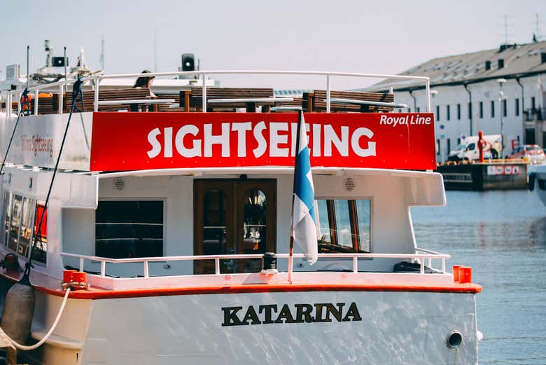 Barco Katarina por la bahía de Tallin