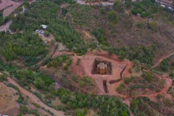 Vista aérea de una de las iglesias de Lalibela