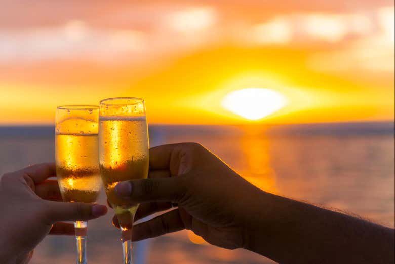 Brindando com champanhe a bordo