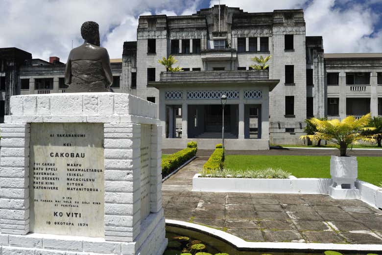 Você admirará os edifícios governamentais de Suva