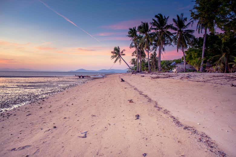 Plage sur l'île de Lakawon
