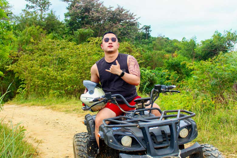 Faites du quad sur les chemins de terre de Boracay