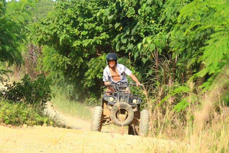 Découvrez les paysages de Boracay en quad
