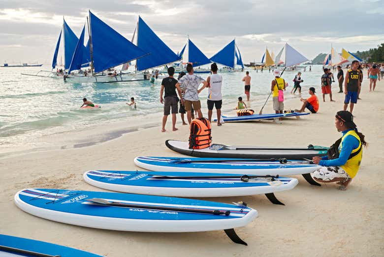 Planches de paddle pour réaliser l'activité