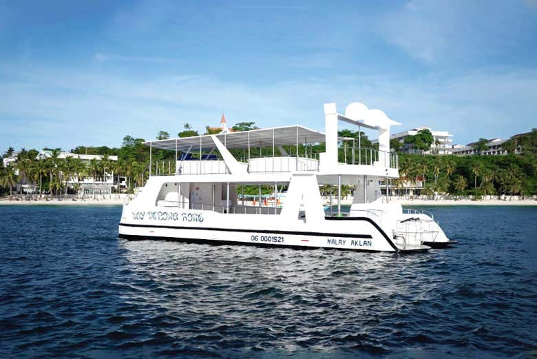 Yacht Trimaran