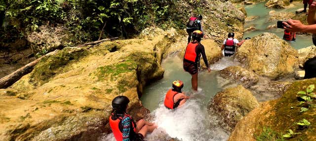 Barranquismo en las cataratas de Kawasan
