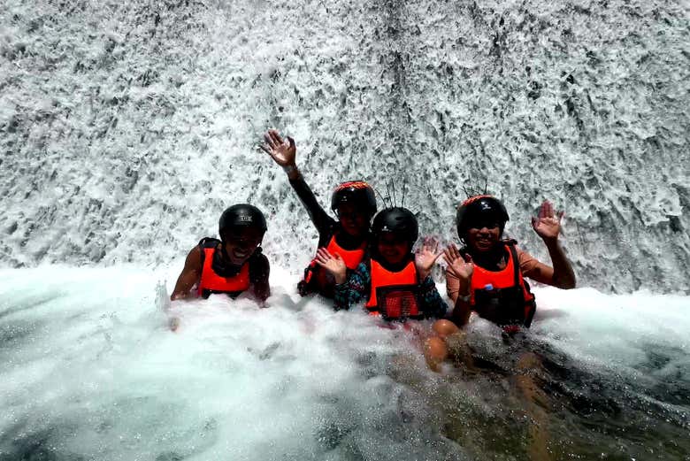 ¡Momento foto en las cataratas de Kawasan! 