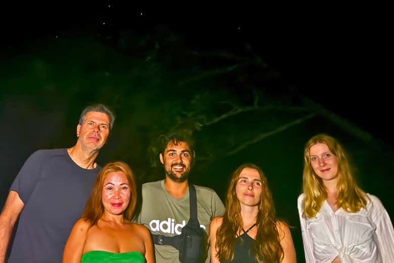 Foto familiar durante el paseo en barco