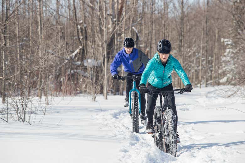 Andando de bicicleta elétrica por Pallas-Yllästunturi
