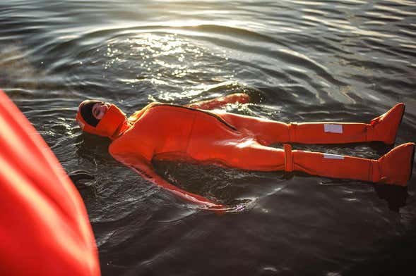Flutuação em um lago congelado