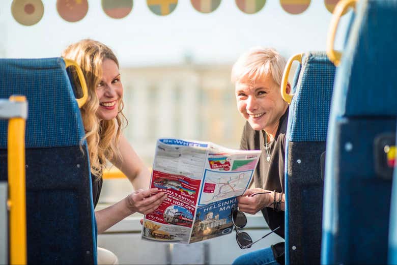 Prestes a iniciar o percurso a bordo do ônibus