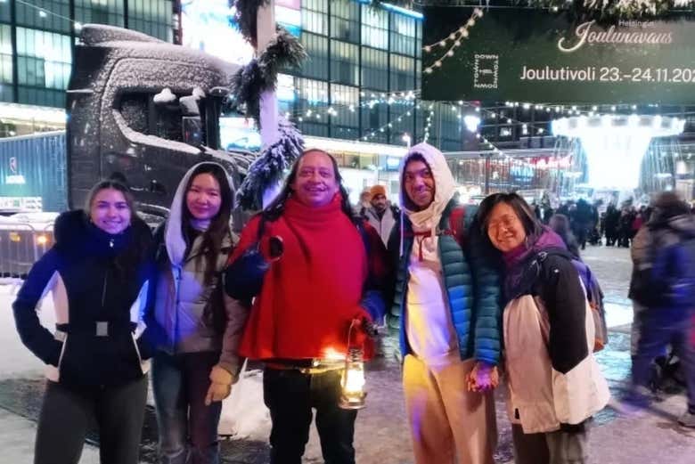 Recorriendo las calles iluminadas de Helsinki