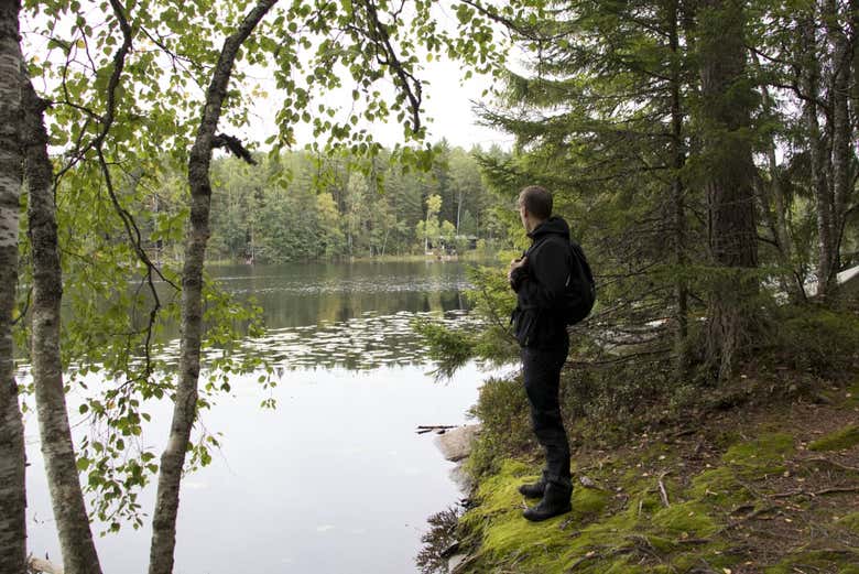 Turista em um dos lagos do parque